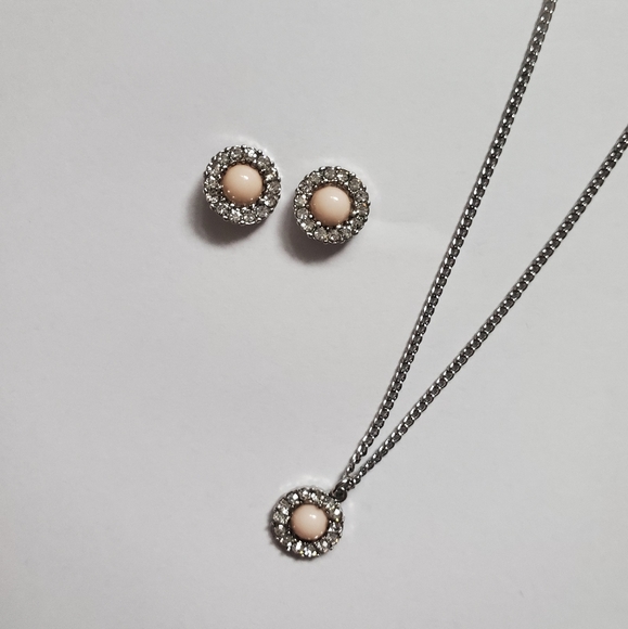 BNWT Silver & Pastel Pink Rhinestone Jewelry Set - Picture 3 of 3